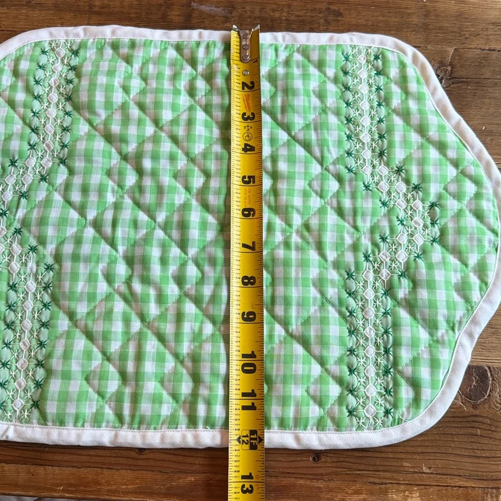 4 Vintage Embroidered Gingham Placemats 1970s Quilted Scalloped. Green/White EUC